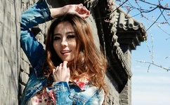 坐到桌上腿张开H